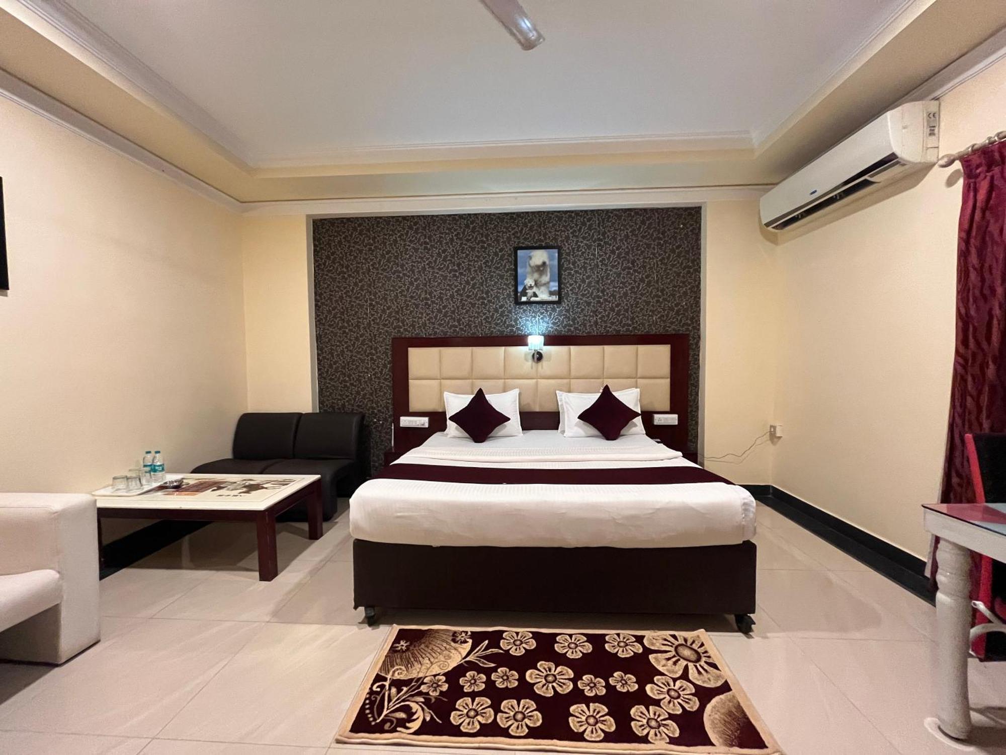 Ananya Comfortss Hospet Esterno foto