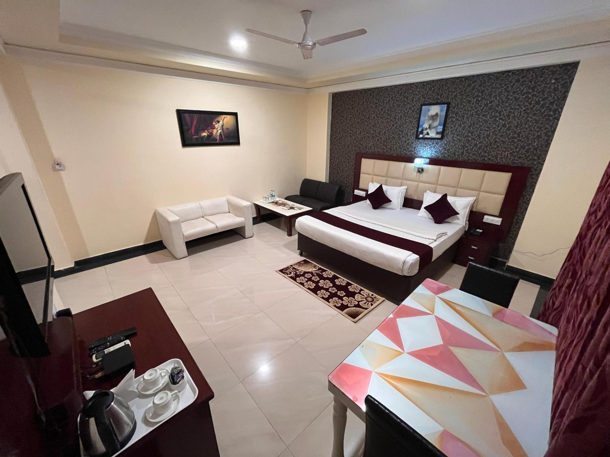 Ananya Comfortss Hospet Esterno foto