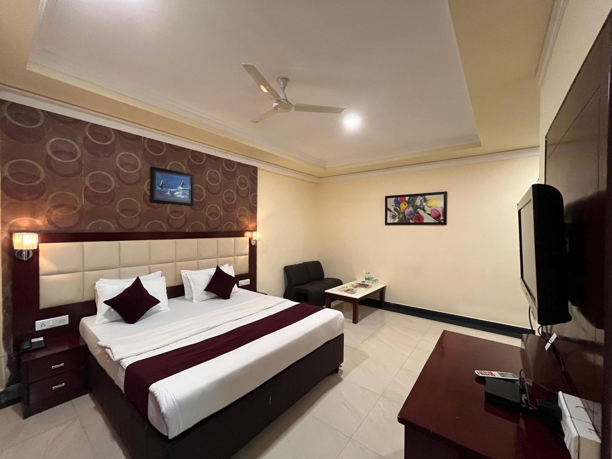 Ananya Comfortss Hospet Esterno foto