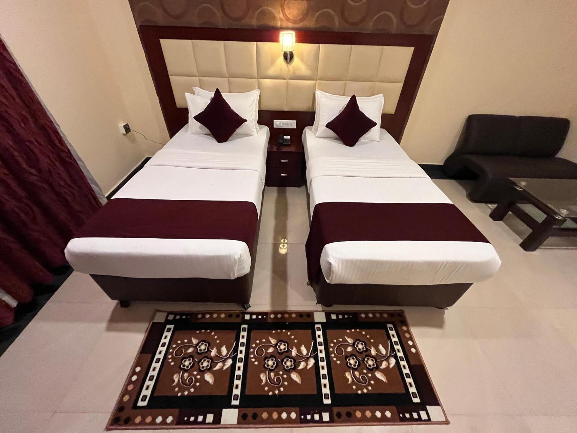 Ananya Comfortss Hospet Esterno foto