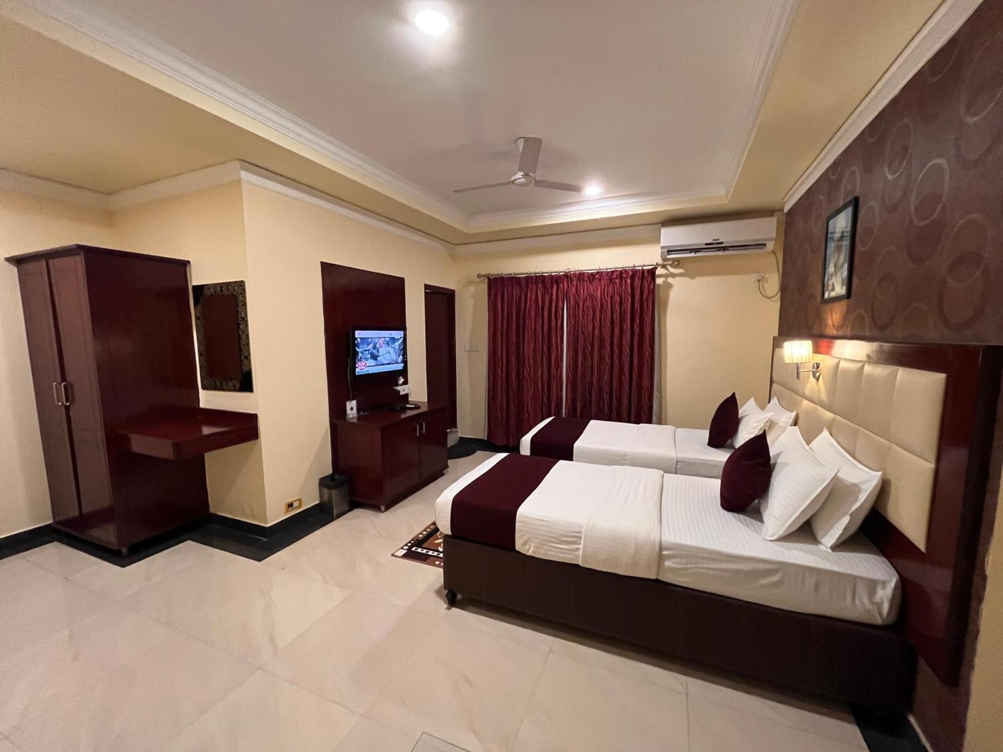 Ananya Comfortss Hospet Esterno foto
