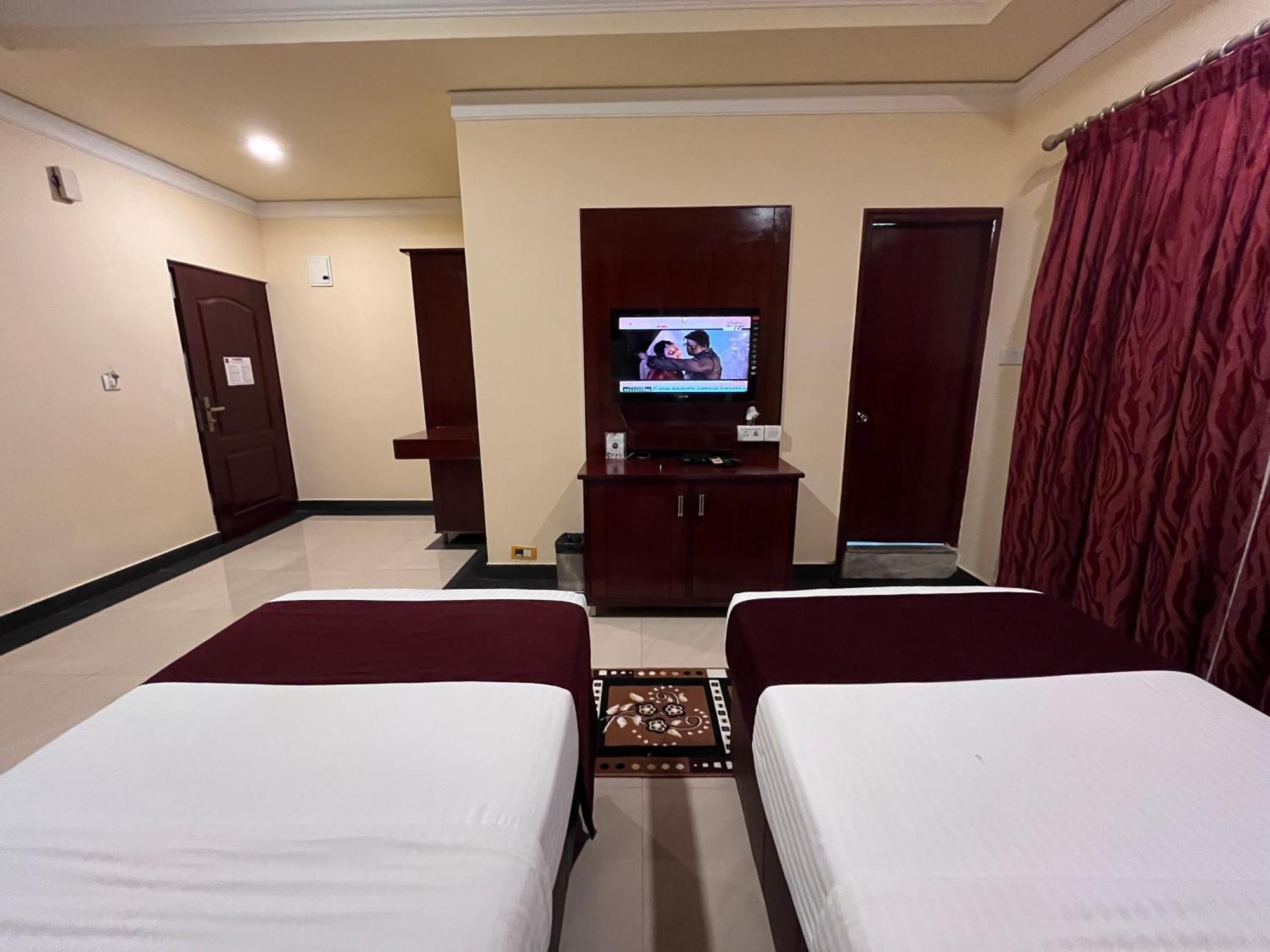 Ananya Comfortss Hospet Esterno foto